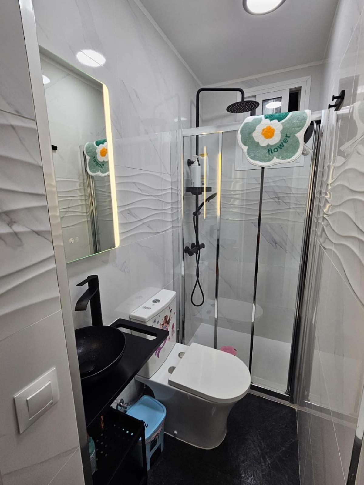 Habitacion Doble Con Bano Privado L'Hospitalet de Llobregat Exterior photo
